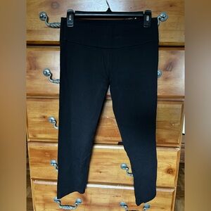 Black High-Waisted Capri Leggings